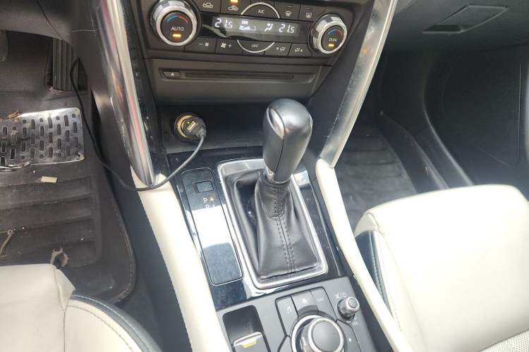 Used Mazda CX-4 2016 2.0L Automatic Two-Wheel Drive Blue Sky Leading Edition Gear Lever