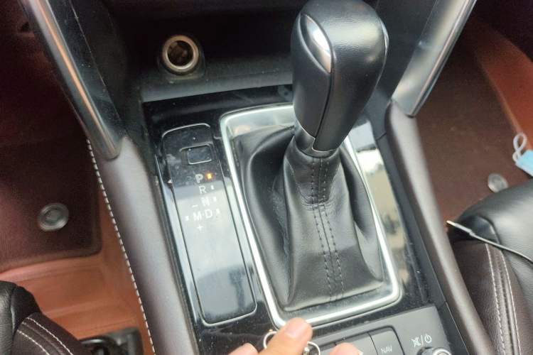 Used Mazda CX-4 2016 2.5L Automatic 4x4 Sky Blue Passion Edition Gear Lever