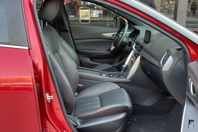 Used Mazda CX-4 2016 2.5L Automatic 4x4 Sky Blue Passion Edition Interior 3