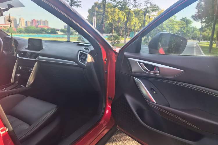 Used Mazda CX-4 2016 2.0L Automatic 2WD Blue Sky Luxury Edition Interior 3