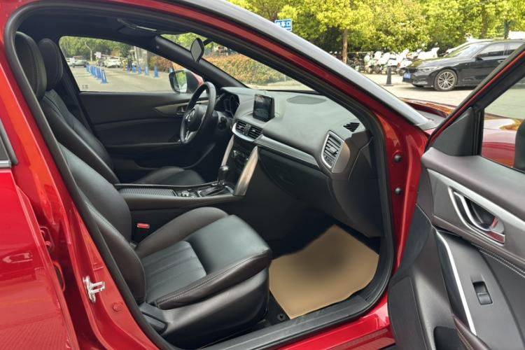Used Mazda CX-4 2016 2.0L Automatic 2WD Blue Sky Luxury Edition Interior 4