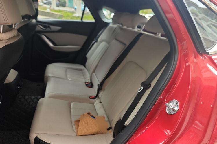 Used Mazda CX-4 2016 2.0L Automatic Two-Wheel Drive Blue Sky Leading Edition Interior 4