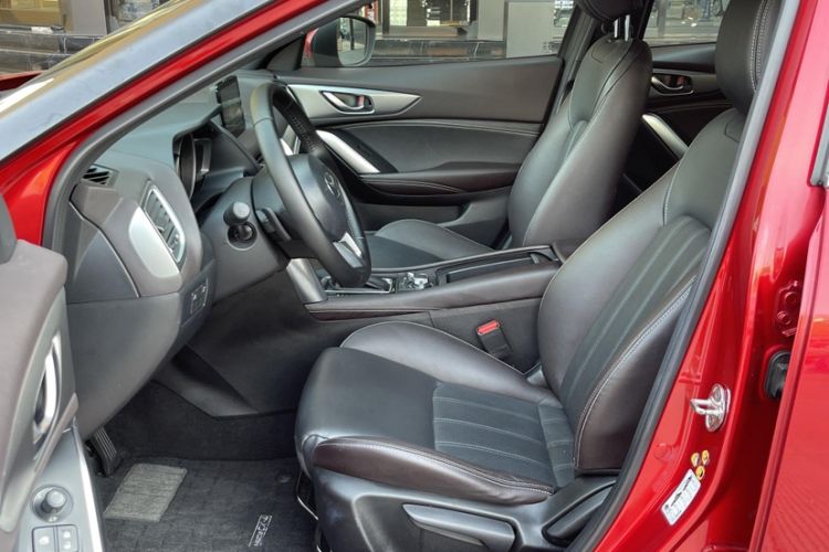 Used Mazda CX-4 2016 2.5L Automatic 4x4 Sky Blue Passion Edition Interior 5
