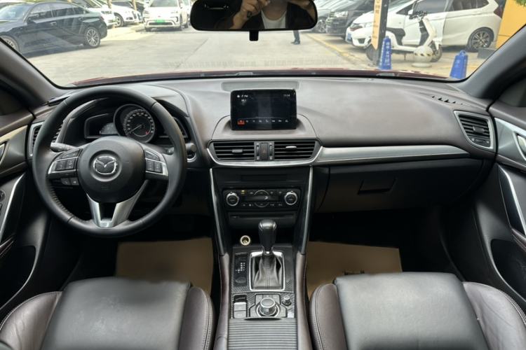Used Mazda CX-4 2016 2.0L Automatic 2WD Blue Sky Luxury Edition Interior 7