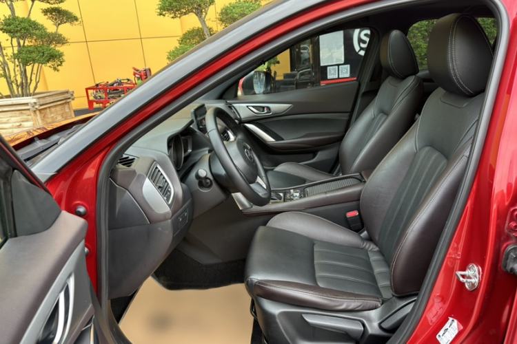 Used Mazda CX-4 2016 2.0L Automatic 2WD Blue Sky Luxury Edition Interior 8