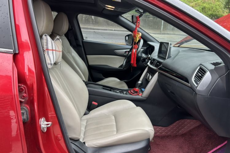 Used Mazda CX-4 2016 2.0L Automatic 2WD Blue Sky Dynamic Edition Interior 8