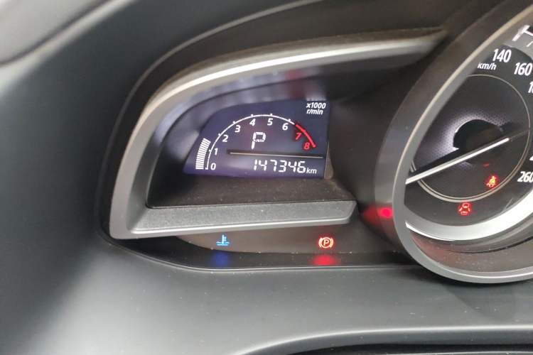 Used Mazda CX-4 2016 2.0L Automatic 2WD Blue Sky Luxury Edition Odometer Close Up