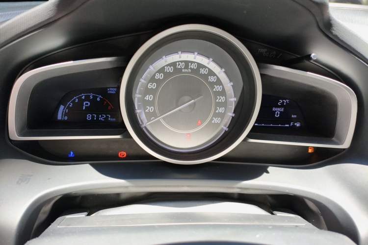 Used Mazda CX-4 2016 2.0L Automatic 2WD Blue Sky Luxury Edition Odometer Close Up