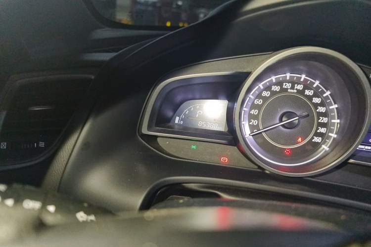 Used Mazda CX-4 2016 2.0L Automatic 2WD Blue Sky Dynamic Edition Odometer Close Up