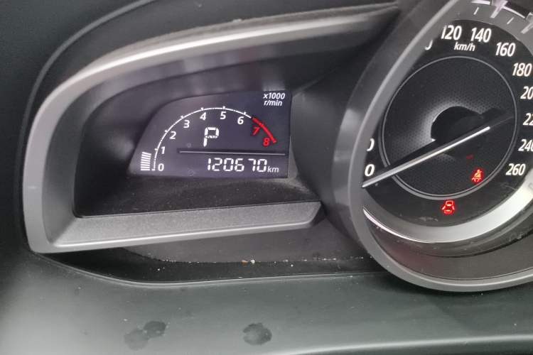 Used Mazda CX-4 2016 2.0L Automatic 2WD Blue Sky Luxury Edition Odometer Close Up