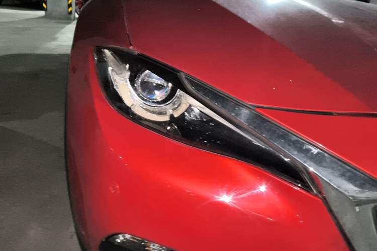 Used Mazda CX-4 2016 2.0L Automatic 2WD Blue Sky Dynamic Leather Edition Right Front Headlight