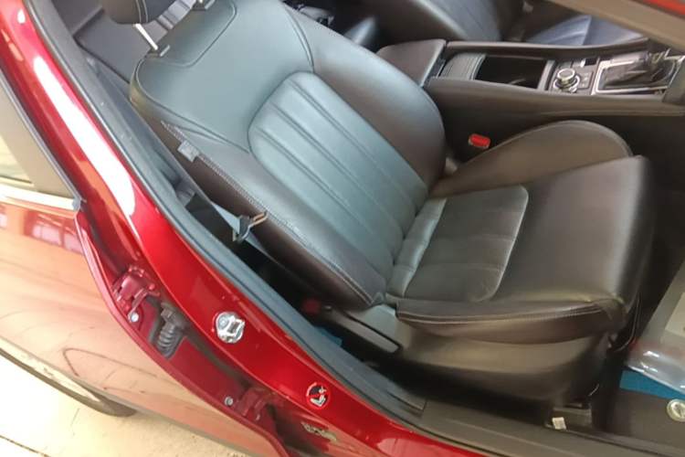 Used Mazda CX-4 2016 2.0L Automatic 2WD Blue Sky Luxury Edition Right Front Seat