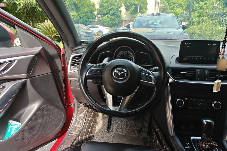Used Mazda CX-4 2016 2.0L Automatic 2WD Blue Sky Luxury Edition Steering Wheel