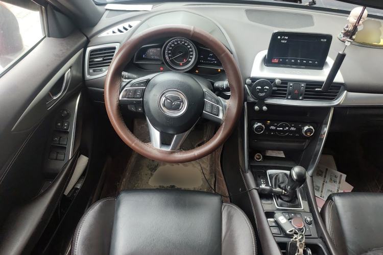Used Mazda CX-4 2016 2.0L Automatic 2WD Blue Sky Luxury Edition Steering Wheel
