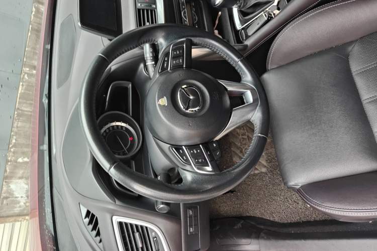 Used Mazda CX-4 2016 2.0L Automatic 2WD Blue Sky Luxury Edition Steering Wheel