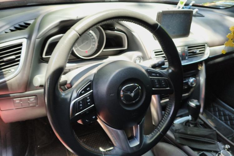 Used Mazda CX-4 2016 2.0L Automatic 2WD Blue Sky Luxury Edition Steering Wheel