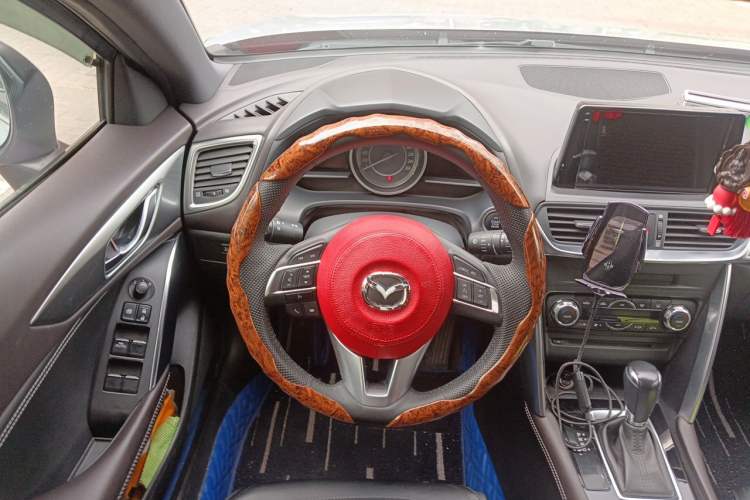 Used Mazda CX-4 2016 2.0L Automatic 2WD Blue Sky Luxury Edition Steering Wheel
