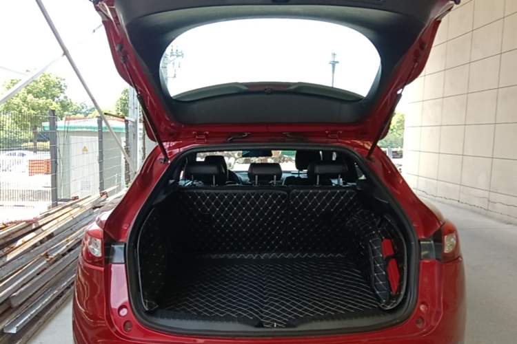 Used Mazda CX-4 2016 2.0L Automatic 2WD Blue Sky Luxury Edition Trunk