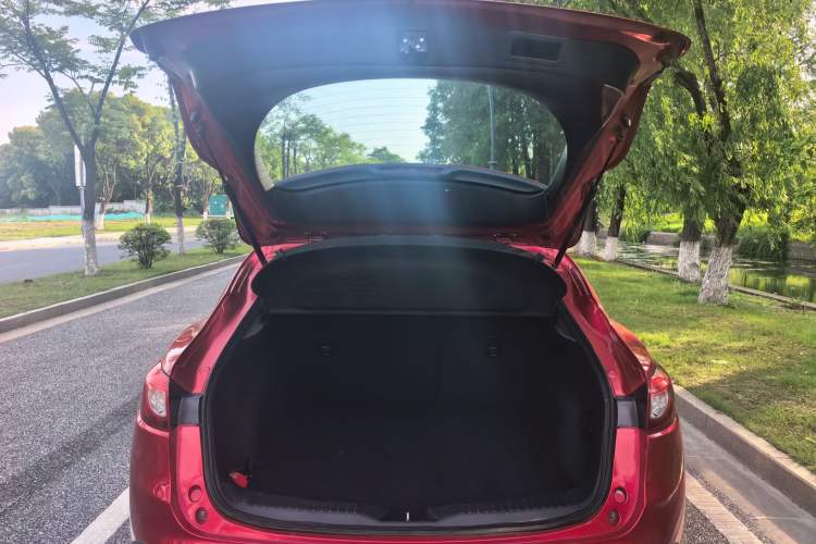 Used Mazda CX-4 2016 2.0L Automatic 2WD Blue Sky Luxury Edition Trunk