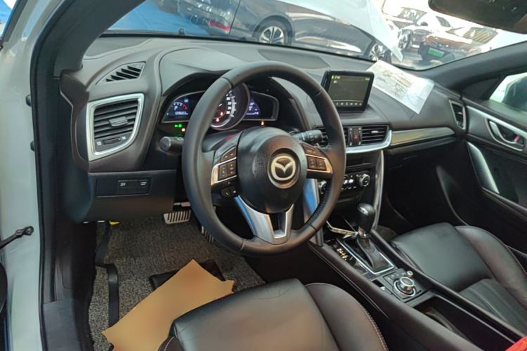 Used Mazda CX-4 2016 2.0L Automatic 2WD Blue Sky Luxury Edition Center Console