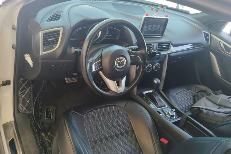 Used Mazda CX-4 2016 2.0L Automatic 2WD Blue Sky Dynamic Edition Center Console