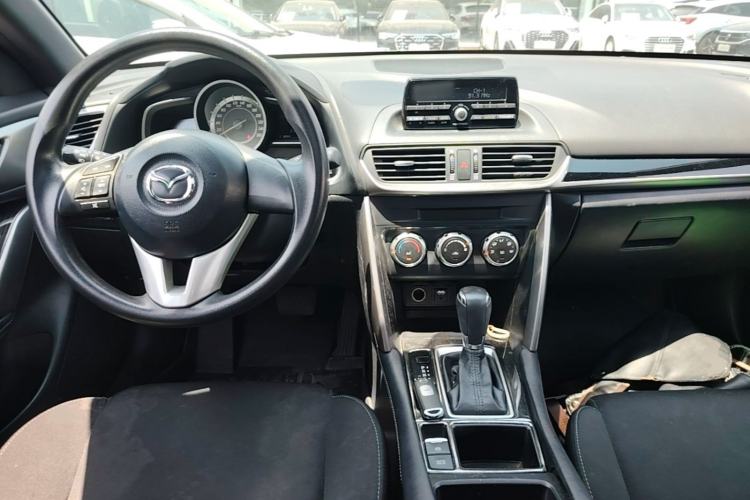 Used Mazda CX-4 2016 2.0L Automatic 2WD Blue Sky Dynamic Edition Center Console