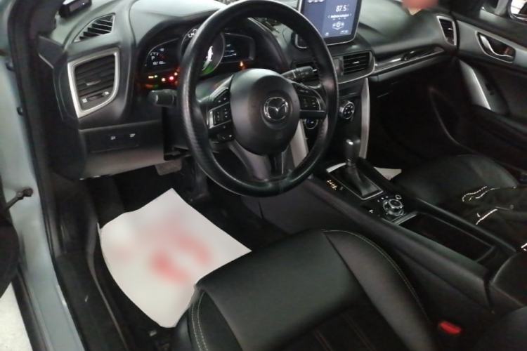 Used Mazda CX-4 2016 2.0L Automatic 2WD Blue Sky Dynamic Leather Edition Center Console
