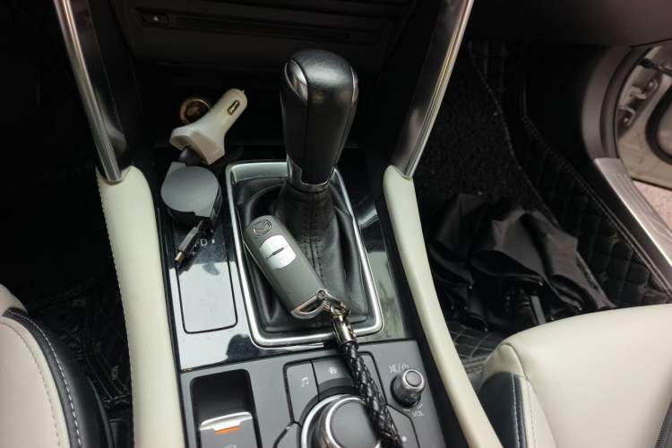 Used Mazda CX-4 2016 2.5L Automatic 4x4 Bluetide Fearless Edition Gear Lever