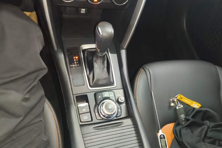 Used Mazda CX-4 2016 2.0L Automatic 2WD Blue Sky Dynamic Edition Gear Lever