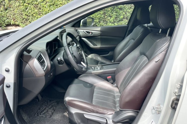 Used Mazda CX-4 2016 2.0L Automatic 2WD Blue Sky Luxury Edition Interior 1