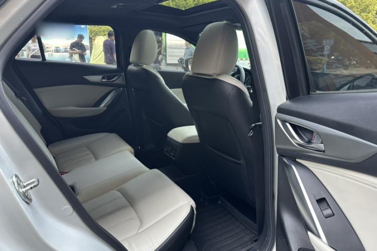 Used Mazda CX-4 2016 2.5L Automatic 4x4 Bluetide Fearless Edition Interior 10