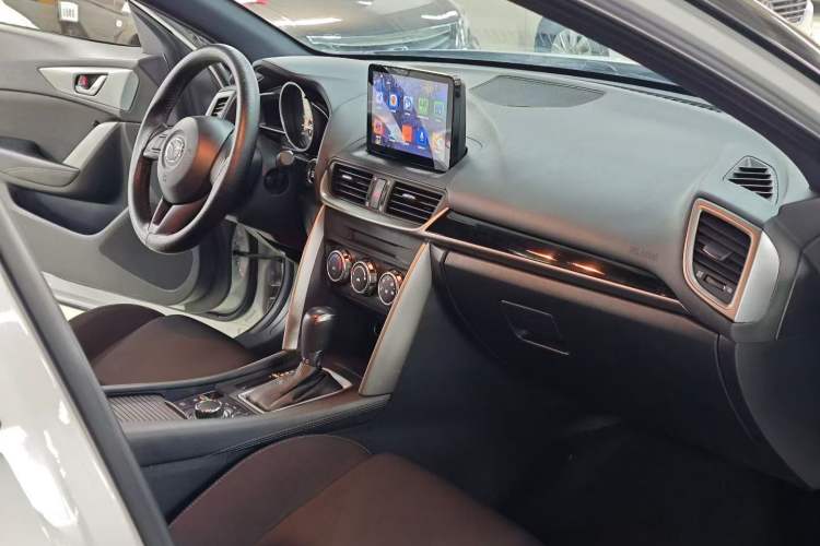 Used Mazda CX-4 2016 2.0L Automatic 2WD Blue Sky Dynamic Edition Interior 4