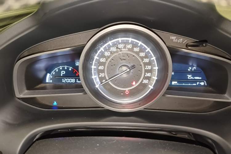 Used Mazda CX-4 2016 2.0L Automatic 2WD Blue Sky Dynamic Edition Odometer Close Up