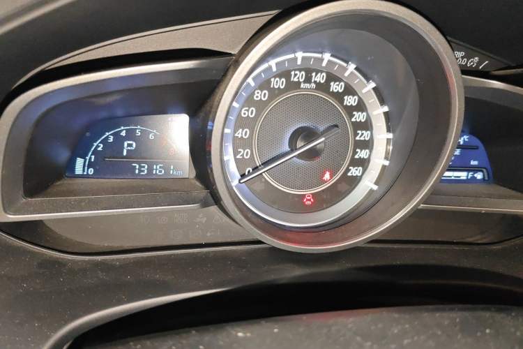 Used Mazda CX-4 2016 2.0L Automatic 2WD Blue Sky Luxury Edition Odometer Close Up