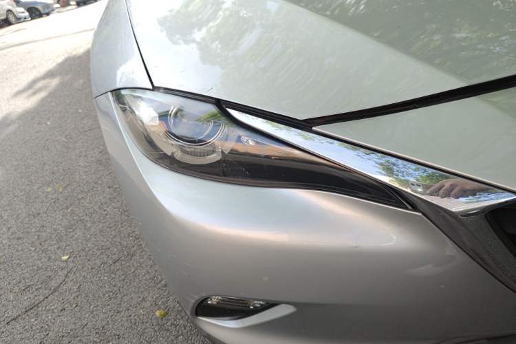 Used Mazda CX-4 2016 2.0L Automatic 2WD Blue Sky Dynamic Leather Edition Right Front Headlight