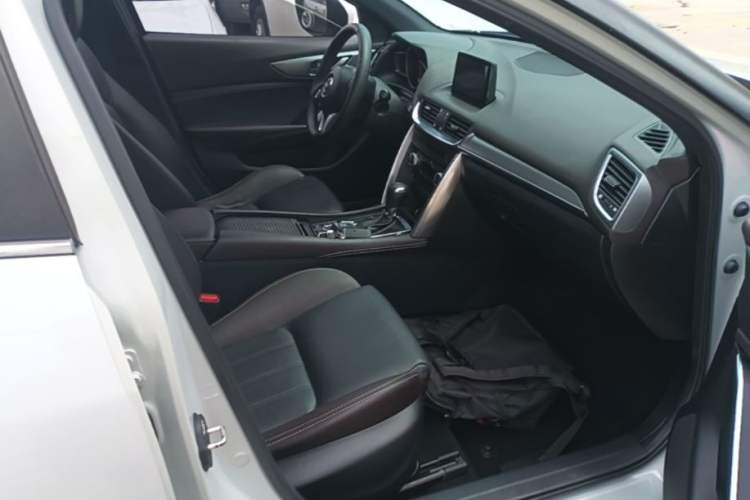 Used Mazda CX-4 2016 2.0L Automatic 2WD Blue Sky Luxury Edition Right Front Seat