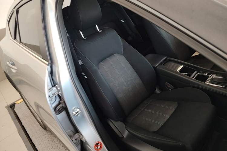 Used Mazda CX-4 2016 2.0L Automatic 2WD Blue Sky Dynamic Edition Right Front Seat