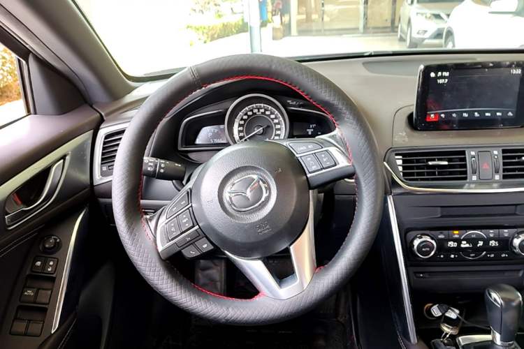 Used Mazda CX-4 2016 2.0L Automatic 2WD Blue Sky Luxury Edition Steering Wheel