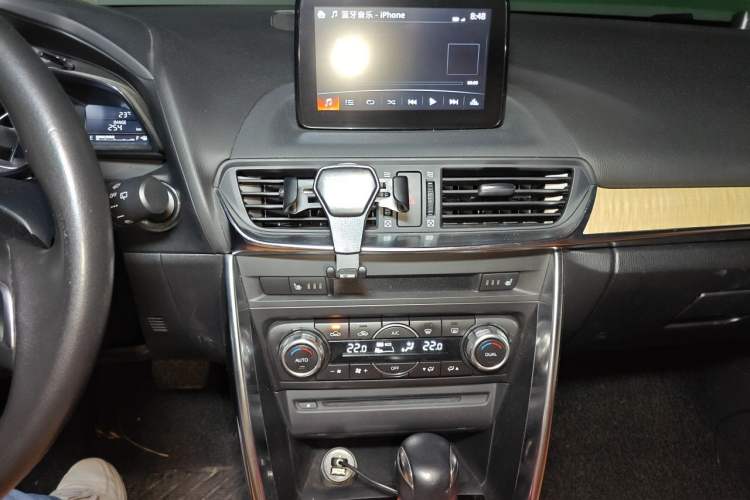 Used Mazda CX-4 2016 2.5L Automatic 4x4 Bluetide Fearless Edition Audio And AC Panel