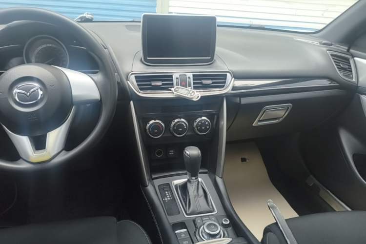 Used Mazda CX-4 2016 2.0L Automatic 2WD Blue Sky Dynamic Edition Audio And AC Panel