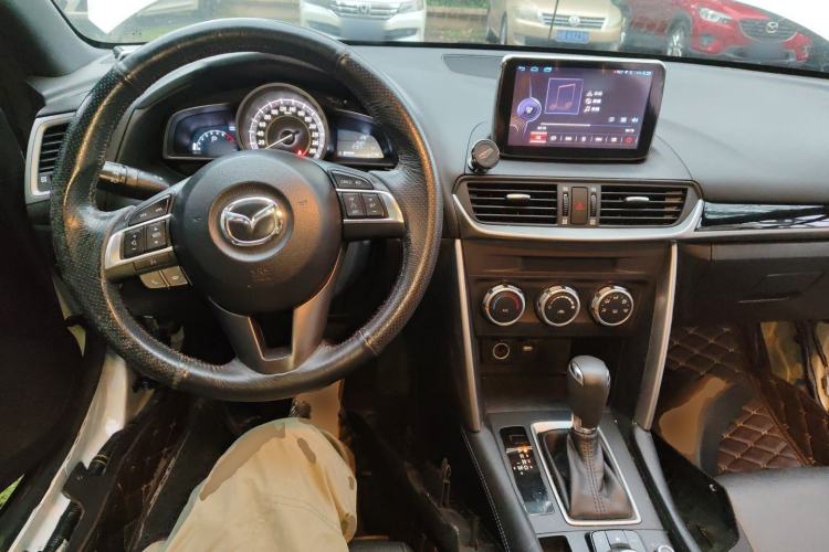 Used Mazda CX-4 2016 2.0L Automatic 2WD Blue Sky Dynamic Edition Center Console