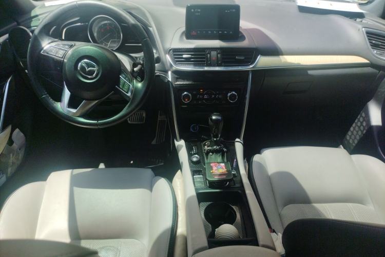 Used Mazda CX-4 2016 2.0L Automatic Two-Wheel Drive Blue Sky Leading Edition Center Console
