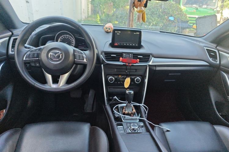 Used Mazda CX-4 2016 2.0L Automatic 2WD Blue Sky Luxury Edition Center Console
