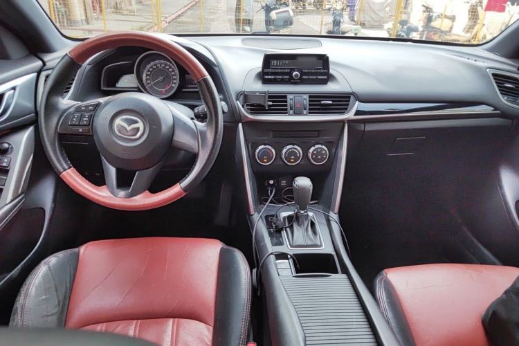 Used Mazda CX-4 2016 2.0L Automatic 2WD Blue Sky Dynamic Edition Center Console