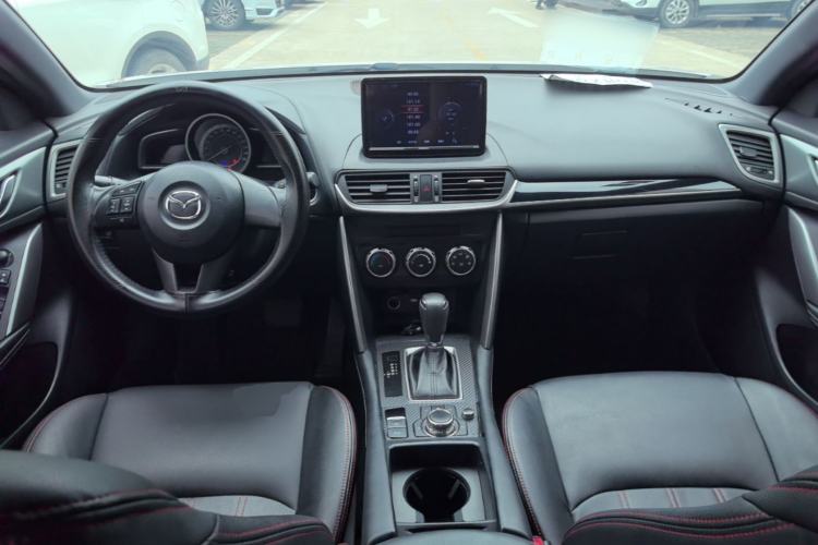 Used Mazda CX-4 2016 2.0L Automatic 2WD Blue Sky Dynamic Edition Center Console