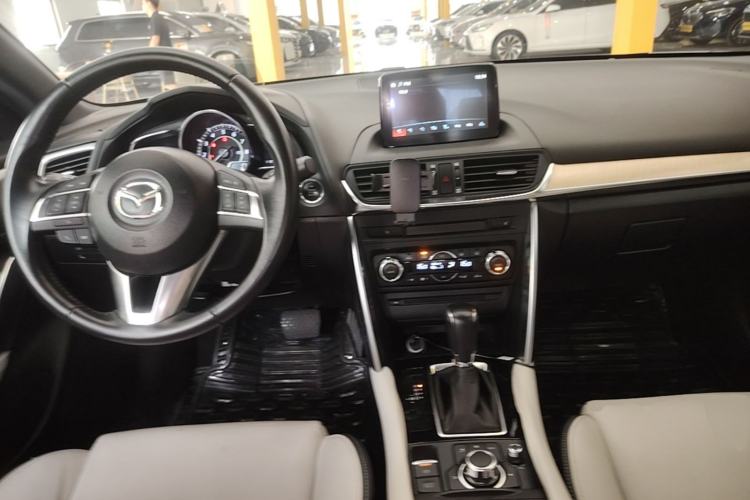 Used Mazda CX-4 2016 2.0L Automatic Two-Wheel Drive Blue Sky Leading Edition Center Console