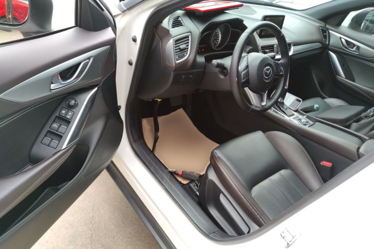 Used Mazda CX-4 2016 2.0L Automatic 2WD Blue Sky Luxury Edition Driver Seat
