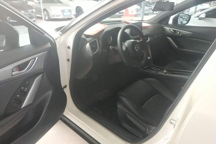Used Mazda CX-4 2016 2.0L Automatic 2WD Blue Sky Dynamic Edition Driver Seat