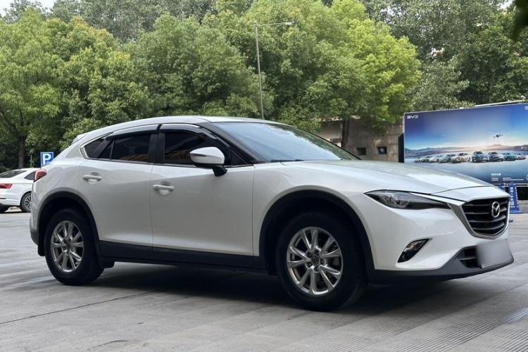 Used Mazda CX-4 2016 2.0L Automatic Two-Wheel Drive Blue Sky Leading Edition Exterior 2