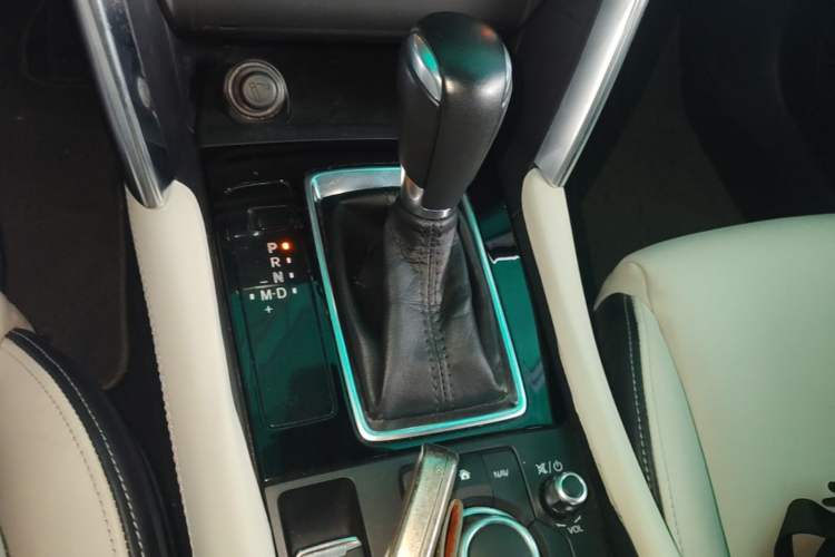 Used Mazda CX-4 2016 2.5L Automatic 4x4 Bluetide Fearless Edition Gear Lever